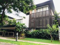 5 BHK + Servant Room,Extra Room,Store Room Villa For Rent in Embassy Boulevard