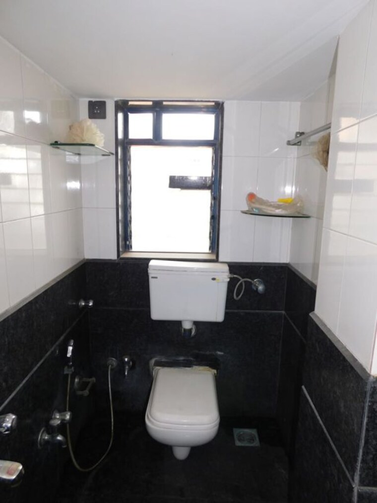 Attached Bathroom, juhu 2 Bedroom 1100 Sq.Ft. Apartment In Juhu Mumbai 10354156