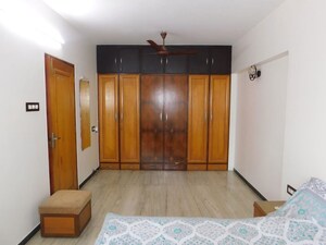 Bedroom in 2 BHK Apartment at Juhu – for Rent