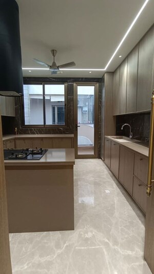 Kitchen in 3.5 BHK Apartment at Defence Colony – for Rent