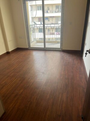 Room in 3 BHK Apartment at Imperia Esfera, Sector 37c – for Sale