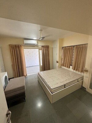 Living Room in 3 BHK Apartment at Deccan Gymkhana – for Rent