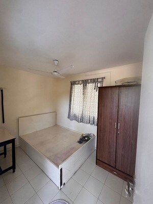 Room in 3 BHK Apartment at Deccan Gymkhana – for Rent