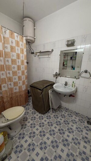 Bathroom in 3 BHK Villa at Saket – for Rent