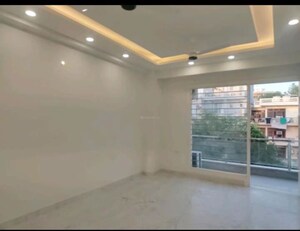 Room in 3 BHK Builder Floor at Sector 56 – for Rent