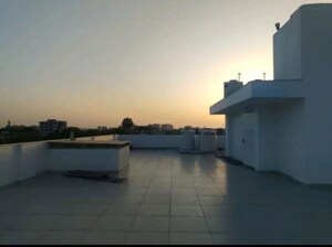 Swimming Pool in 3 BHK Builder Floor at Sector 56 – for Rent