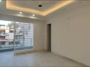 Room in 3 BHK Builder Floor at Sushant Lok Iii – for Rent