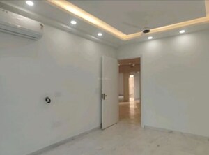Room in 3 BHK Builder Floor at Sushant Lok Iii – for Rent