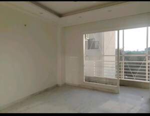 Room in 3 BHK Builder Floor at Sushant Lok Iii – for Rent