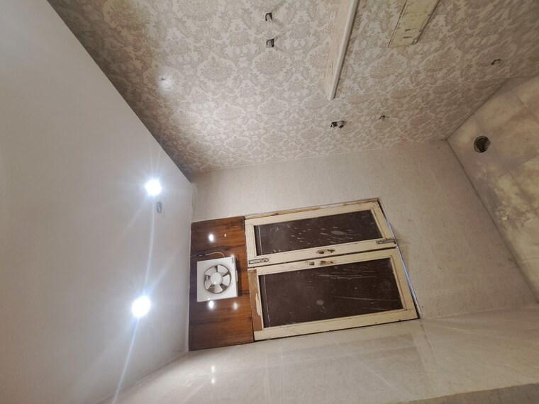 Bathroom, chittaranjan park 3 Bedroom 1025 Sq.Ft. Builder Floor In Chittaranjan Park Delhi 10354250