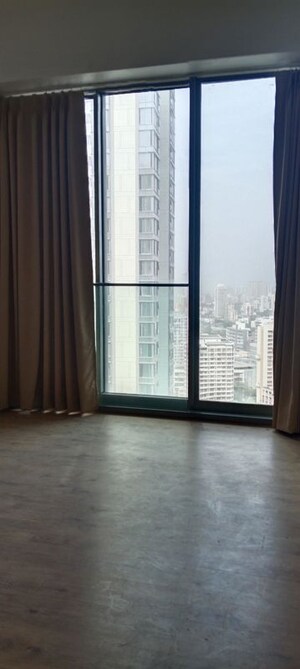 Room in 4 BHK Apartment at Rustomjee Crown, Prabhadevi – for Rent