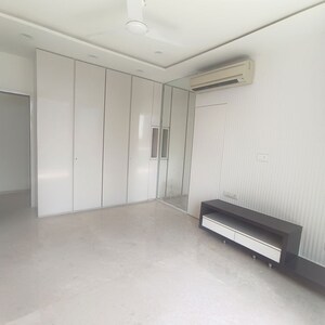 Room in 3 BHK Apartment at Oberoi Realty Esquire, Goregaon East – for Rent