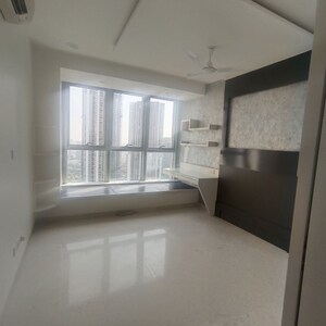 Room in 3 BHK Apartment at Oberoi Realty Esquire, Goregaon East – for Rent