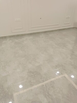 Room in 3 BHK Builder Floor at Sector 9a – for Sale
