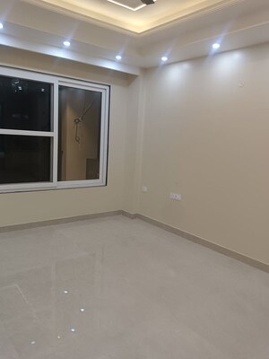 Room in 3 BHK Builder Floor at Sector 9a – for Sale