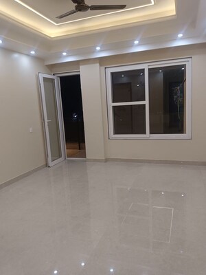 Room in 3 BHK Builder Floor at Sector 9a – for Sale