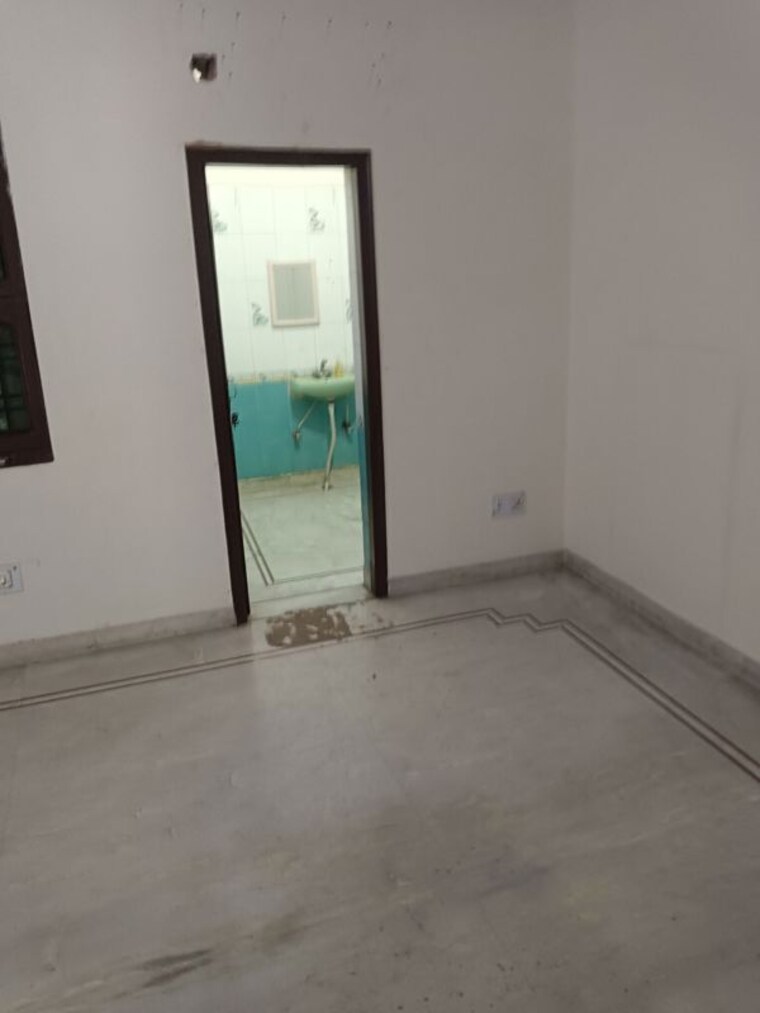 Room, sector 9 3 Bedroom 2250 Sq.Ft. Builder Floor In Sector 9 Gurgaon 10328756
