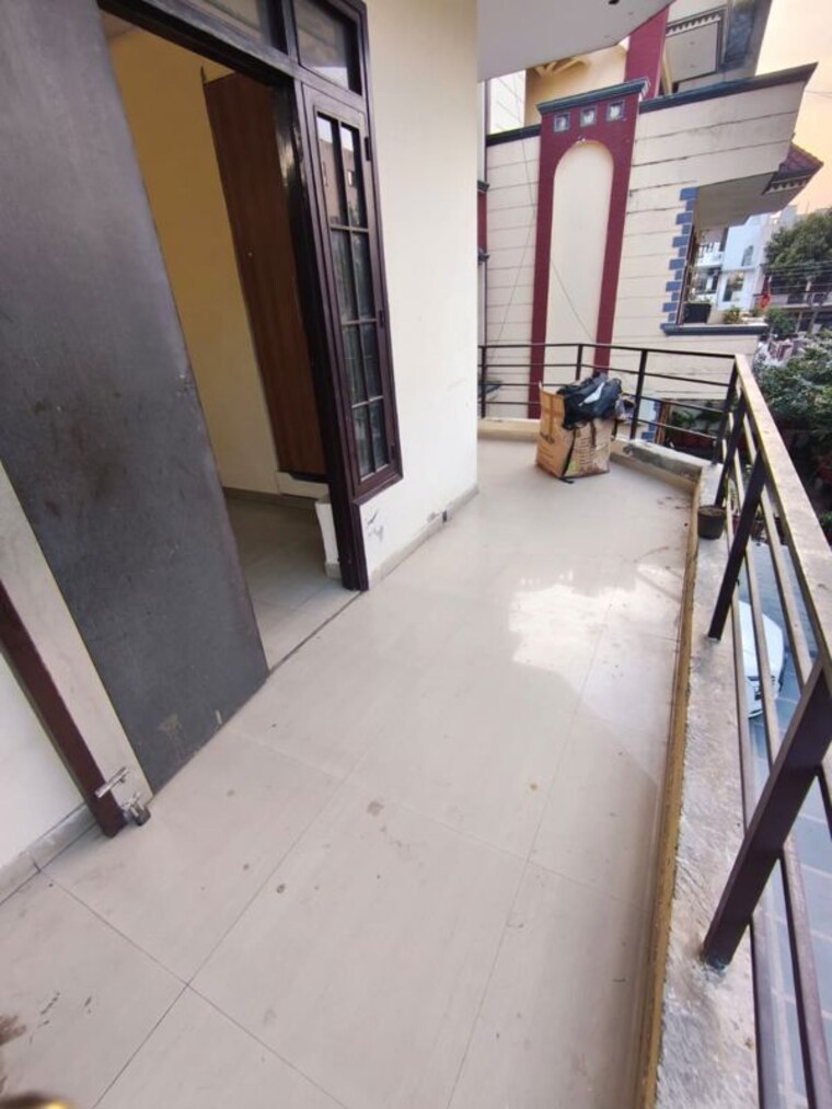 Balcony, sector 9a 3 Bedroom 2250 Sq.Ft. Builder Floor In Sector 9a Gurgaon 10312219