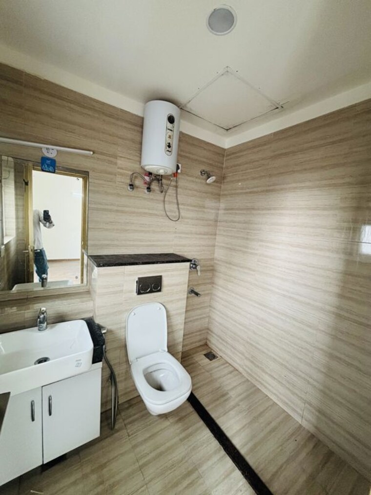 Bathroom, bptp-astaire-gardens 3 Bedroom 250 Sq.Yd. Builder Floor In Sector 70a Gurgaon 10354384