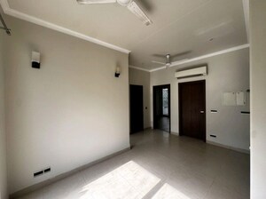 Room in 2 BHK Builder Floor at Central Park Flower Valley, Sohna Sector 33 – for Rent