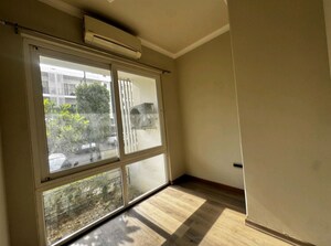Room in 2 BHK Builder Floor at Central Park Flower Valley, Sohna Sector 33 – for Rent
