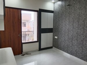Room in 3 BHK Builder Floor at Preet Colony – for Rent