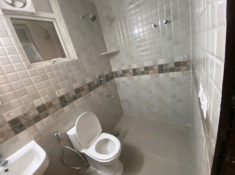Bathroom, signature-global-park-4-and-5 3 Bedroom 1120 Sq.Ft. Builder Floor In Sohna Sector 36 Gurgaon 10354426