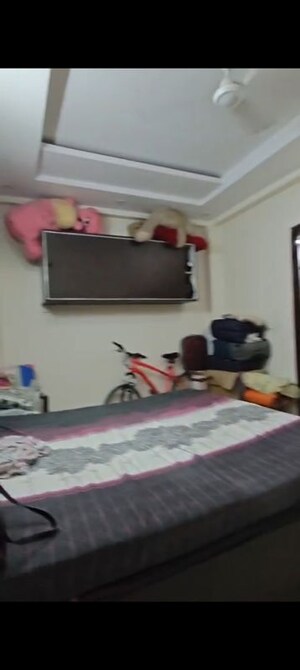 Furnished Amenities in 3.5 BHK Builder Floor at Vasundhara Sector 6 – for Sale