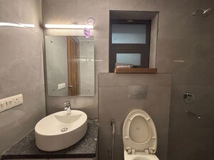 Bathroom in 1 BHK Builder Floor at Sector 48 – for Rent