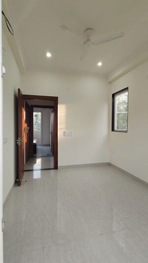 Room in 2 BHK Builder Floor at Sector 45 – for Rent