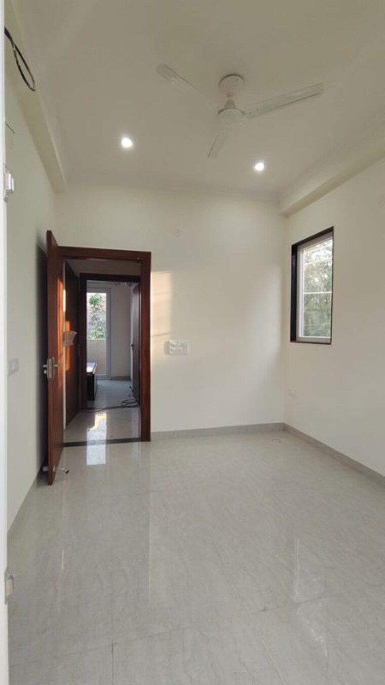 Room, sector 45 2 Bedroom 100 Sq.Yd. Builder Floor In Sector 45 Noida 10354584