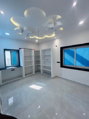 Room in 3 BHK Apartment at Jaya Platinum, Pragathi Nagar – for Sale