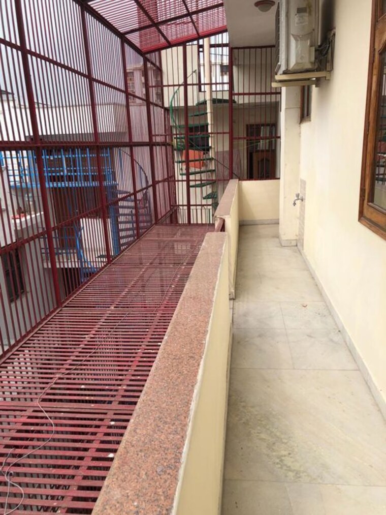 Balcony, rwa-apartments-sector-71 3 Bedroom 200 Sq.Yd. Builder Floor In Sector 71 Noida 10354591