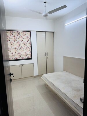 Room in 2.5 BHK Apartment at Akansha Millan Hills, Vartak Nagar – for Rent