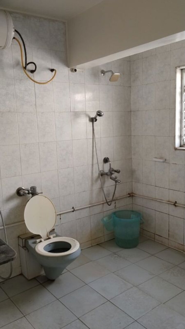 Bathroom, lunkad-greenland 3 Bedroom 1500 Sq.Ft. Apartment In Viman Nagar Pune 10354633