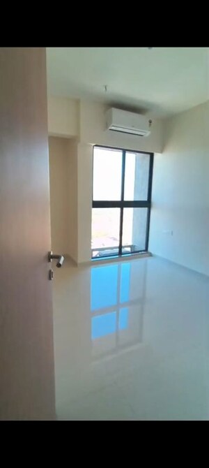 Room in 2.5 BHK Apartment at Lodha Casa Supremo, Mira Road East – for Rent
