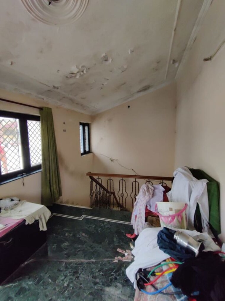  Parking, laxman chowk 2 Bedroom 175 Sq.Yd. Independent House In Laxman Chowk Dehradun 10354638
