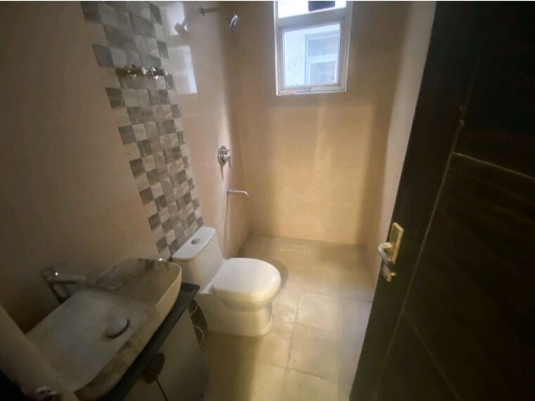 Bathroom, signature-global-park-4-and-5 3 Bedroom 1181 Sq.Ft. Builder Floor In Sohna Sector 36 Gurgaon 10354647