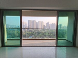 Room in 4 BHK Apartment at Kalpataru Immensa H, Kolshet Road – for Rent