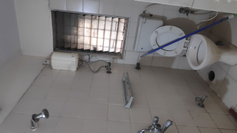 Bathroom, powai-vihar 3 Bedroom 1400 Sq.Ft. Apartment In Powai Mumbai 10354666