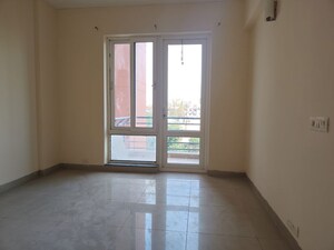 Room in 2 BHK Apartment at Mahindra Aura, Sector 110a – for Rent