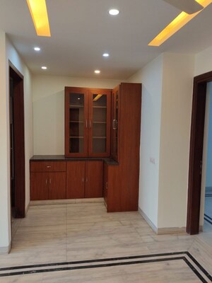 Room in 2 BHK Builder Floor at Sushant Lok Iii – for Rent