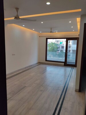 Room in 2 BHK Builder Floor at Sushant Lok Iii – for Rent