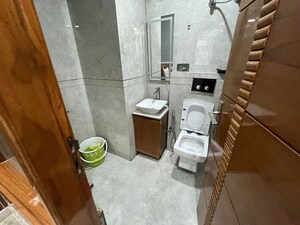 Bathroom in 1 BHK Builder Floor at DLF Pink Town House, Dlf City Phase 3 – for Rent