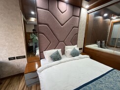 1 BHK Builder Floor For Rent in DLF Pink Town House