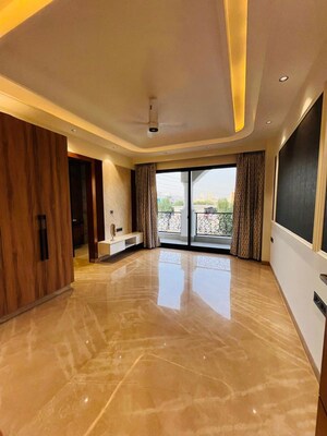 Room in 4 BHK Builder Floor at Emaar Emerald Hills Phase 2, Sector 65 – for Sale