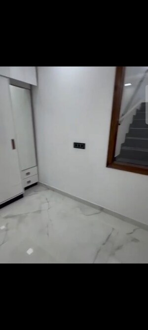 Room in 2 BHK Apartment at Sector 44 – for Rent