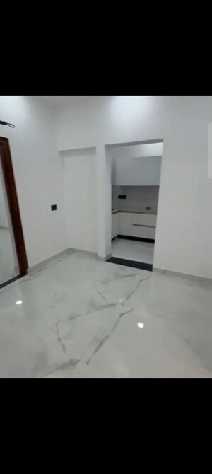 Room in 2 BHK Apartment at Sector 44 – for Rent