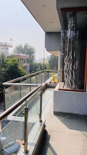 Balcony in  Pg at Sector 39 – for Rent