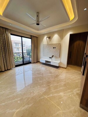 Room in 4 BHK Builder Floor at Anant Raj Ashok Estate, Sector 63a – for Sale
